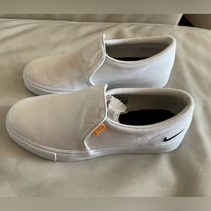 Nike Womens Court Royale AC SLP in size 7